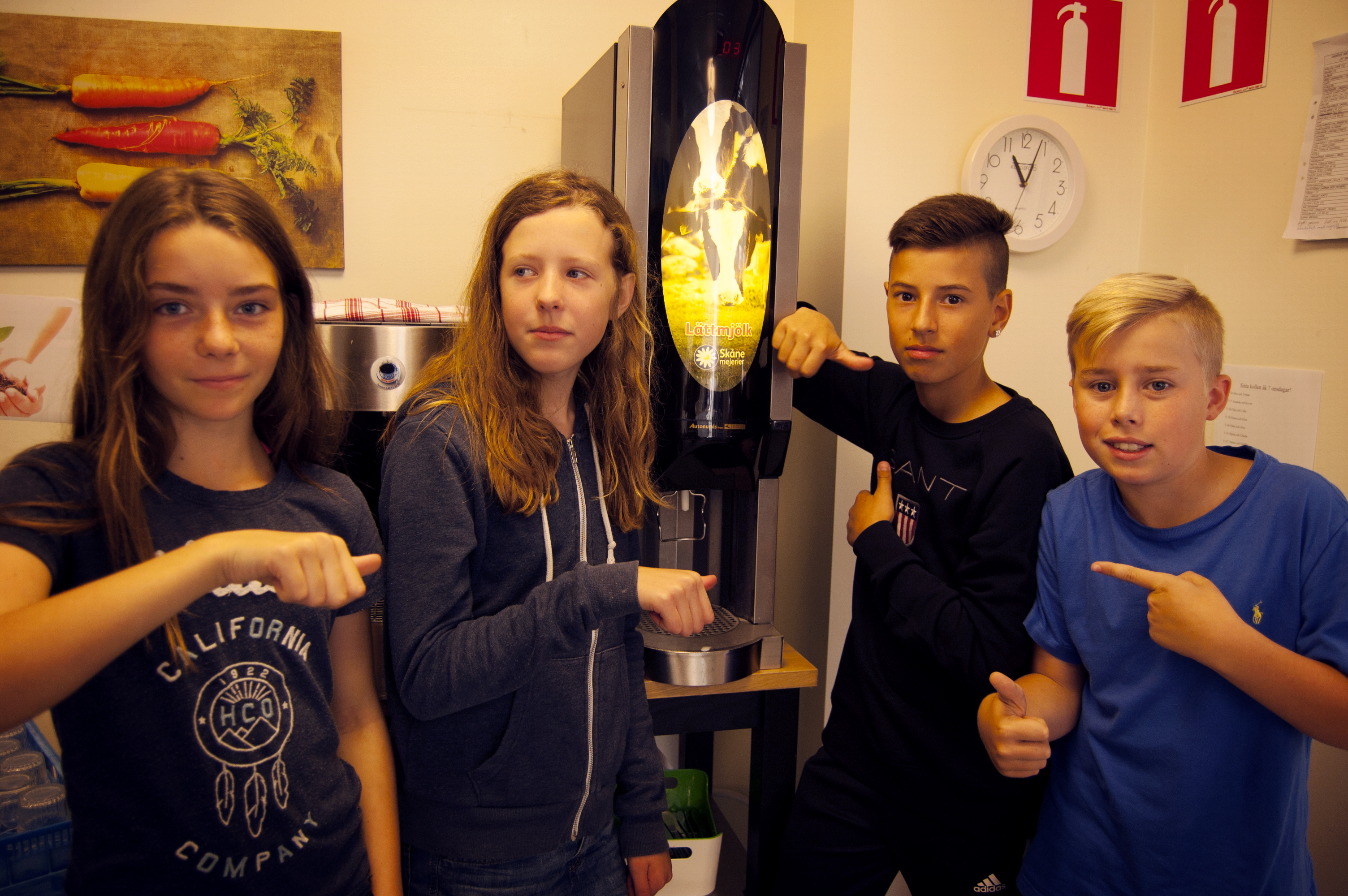 Tindra Billberg, Minna Glaser, Alex Krist och Caspian Andersson på Alléskolan skulle gärna se att man bytte till mellanmjölk i matsalen. 