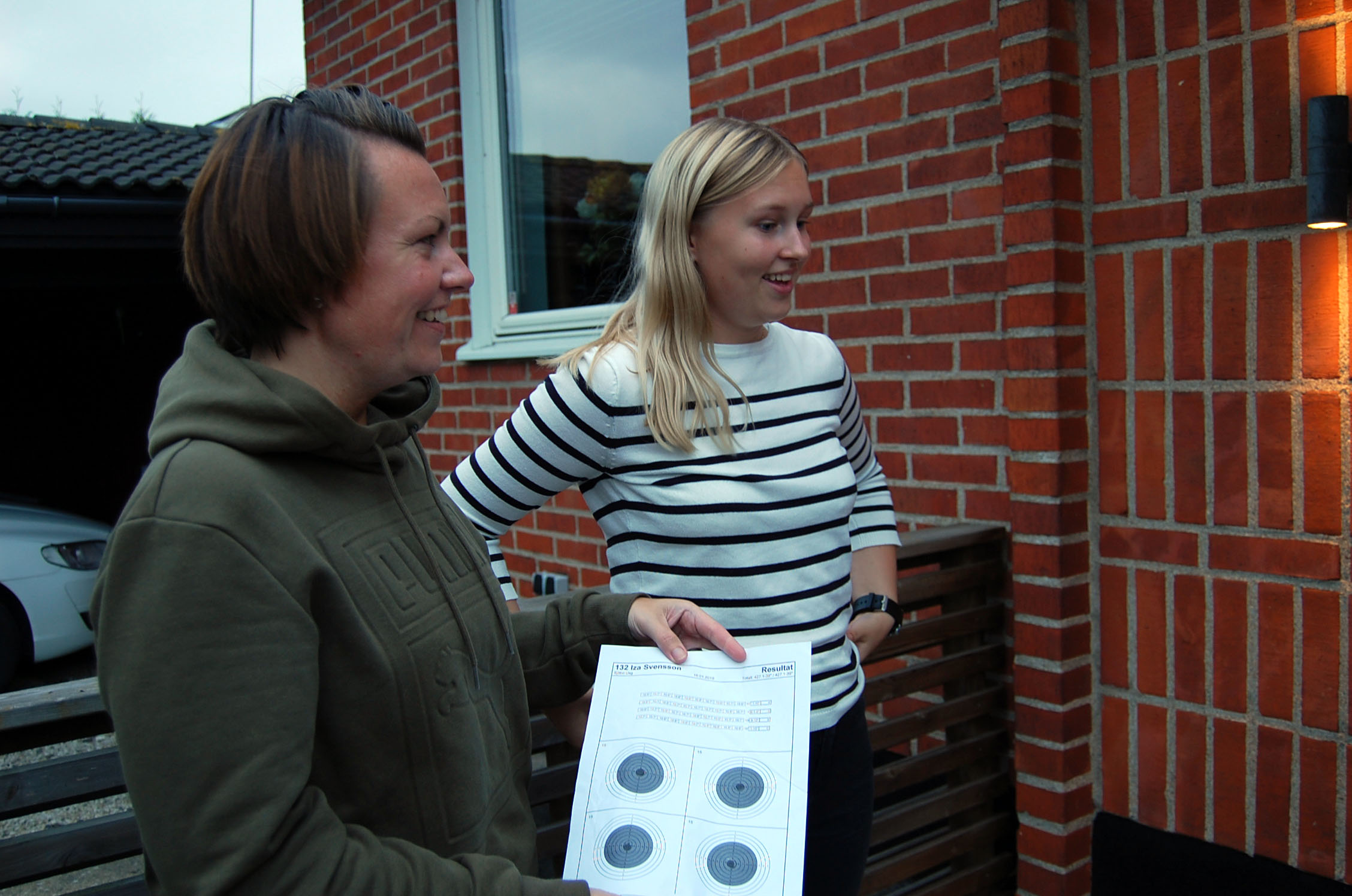 Zandra och Iza Svensson är två av Trunnerups Skytteförenings medlemmar som nu påverkas av att klubbens lokal inte går att använda.