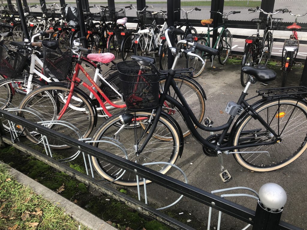 Nuvarande cykelställ vid Skurups tågstation