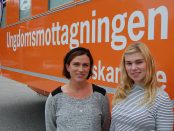 Killar är underrepresenterade bland besökarna på den mobila enheten. Elina Sundberg (TV) & kollegan Karin Ulveklint (TH) jobbar på den mobila enheten.