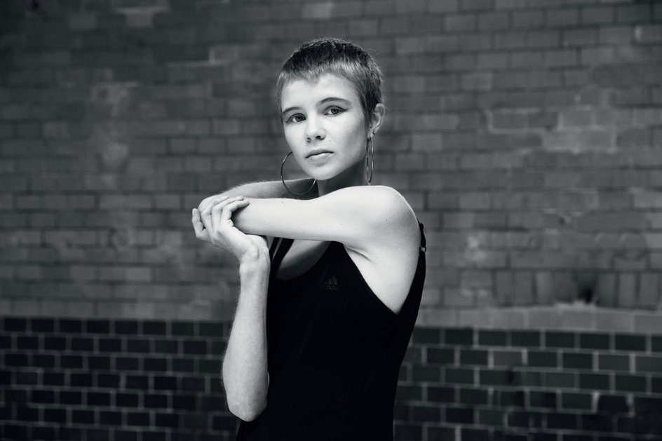 ”För mig är skrivandet ett sätt att försöka förstå och fly världen samtidigt”, säger den före detta Skurupseleven Ellen Nordmark. Foto: Lena Koller/Modernista  