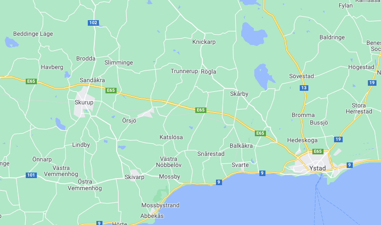 Skärmbild från Google Maps på vägen mellan Skurup och Ystad. Det är väg E65 som kommer påverkas av räckesarbetet. Skärmbilden är tagen klockan 14:01 den 15 oktober 2021.