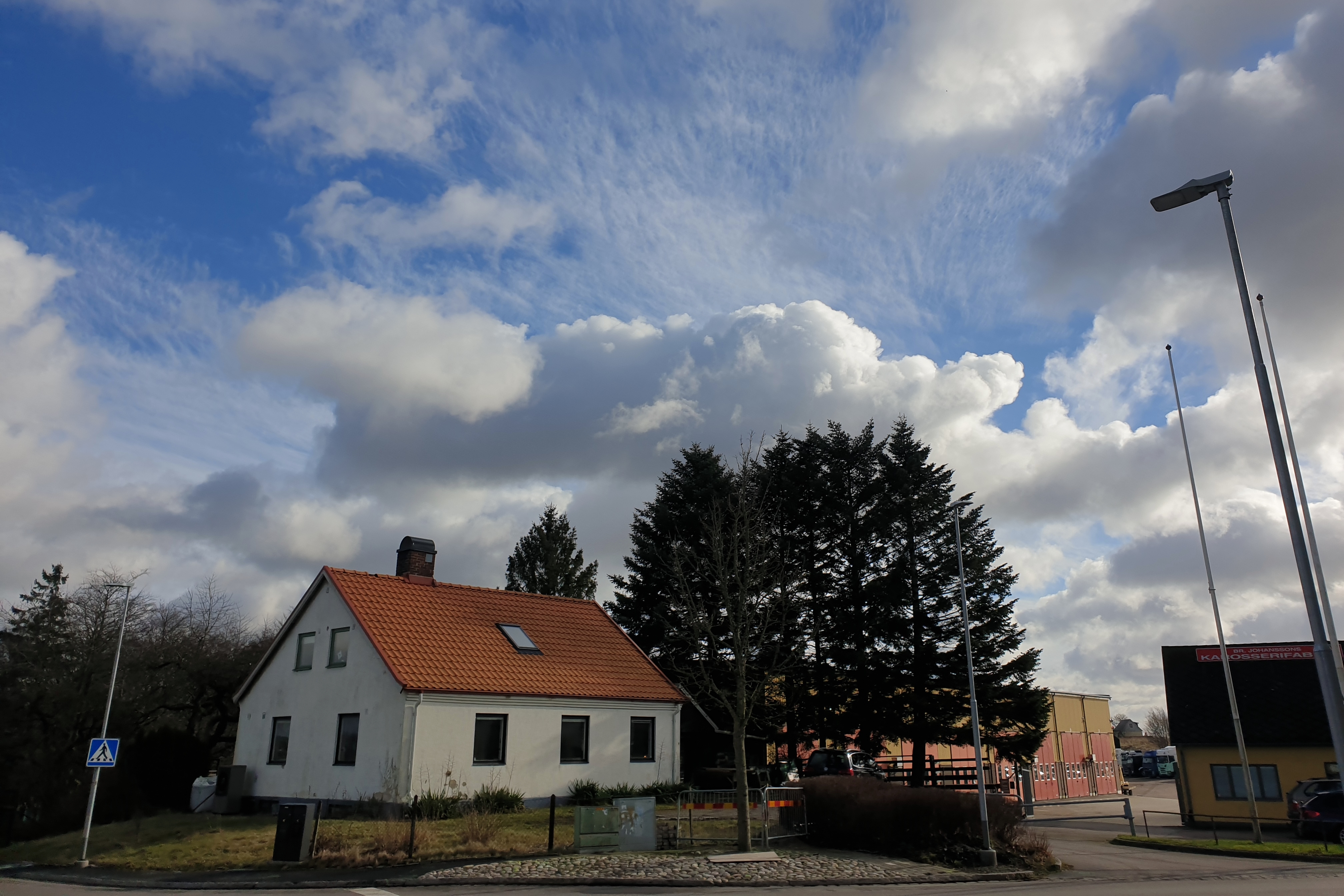 Dramatiska moln i Skurup under torsdagseftermiddagen. Foto: Jonas A. David