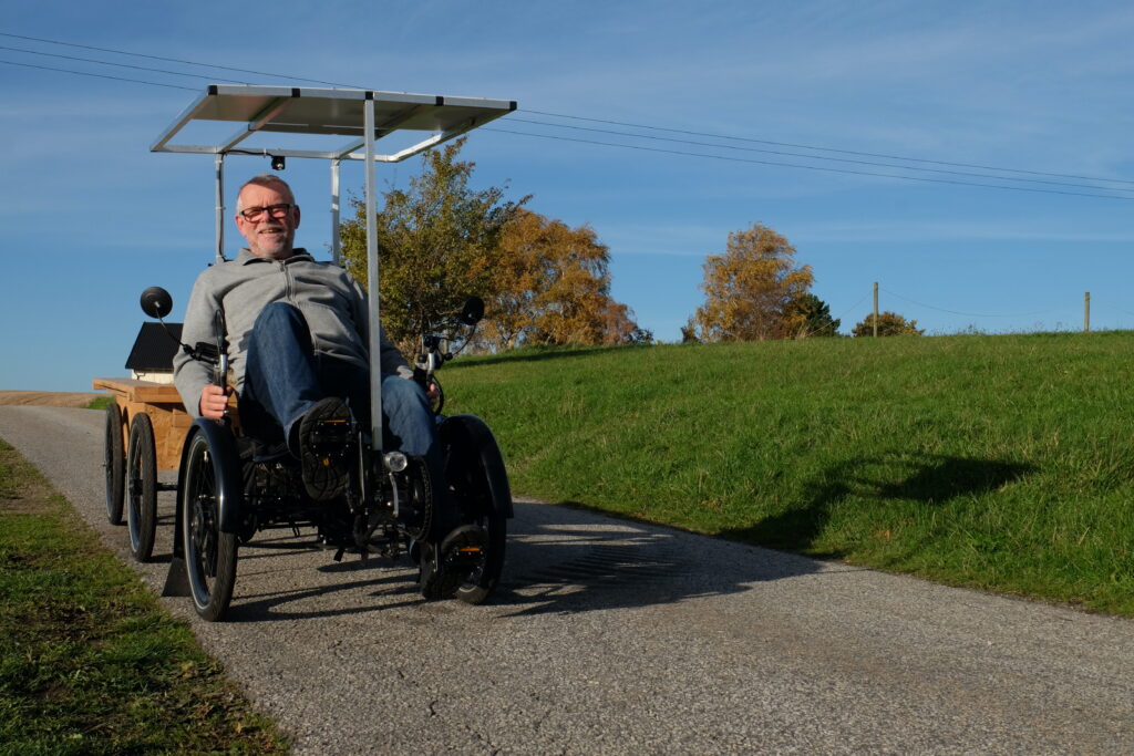 Alve Henricson kör ofta runt i Rydsgård på sin fyrhjuliga liggyckel. 